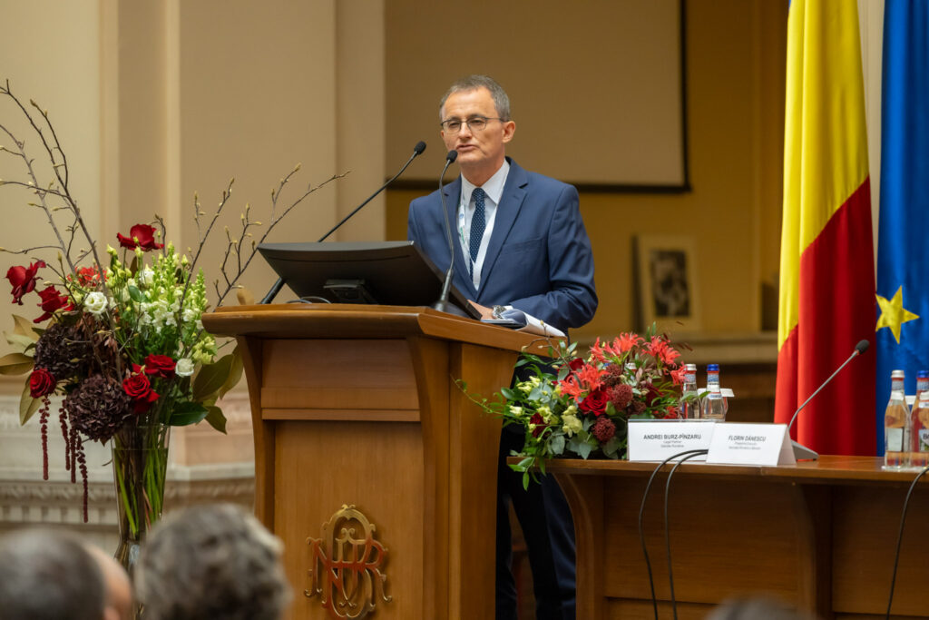 Fotografii conferinta alb 20 13